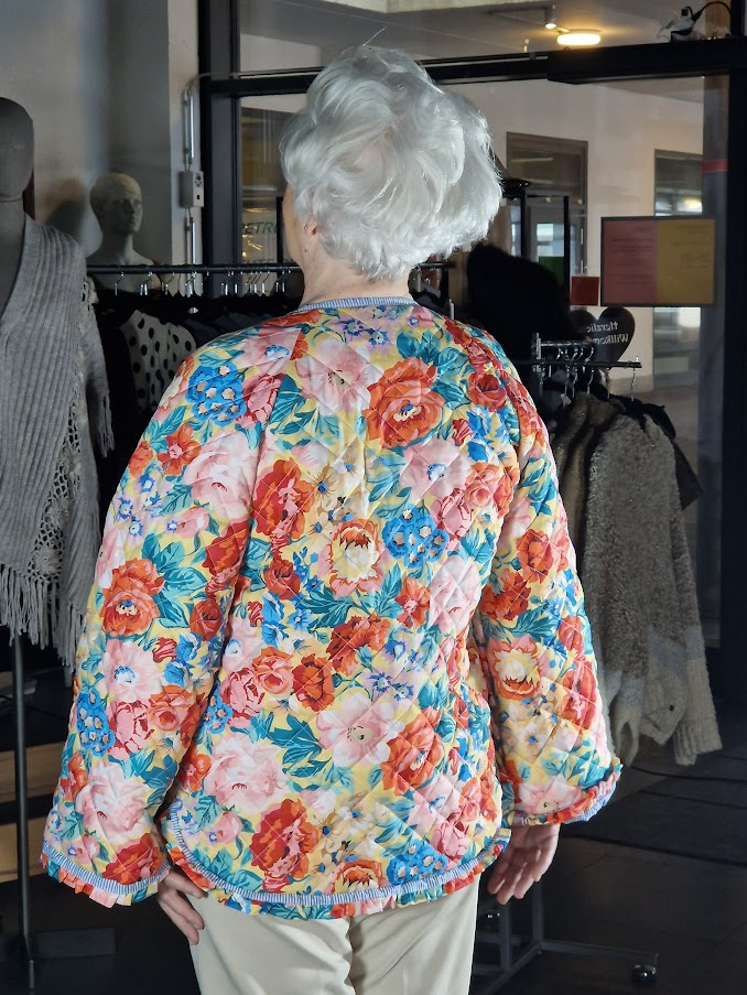 FRÜHLINGS-STEPPJACKE