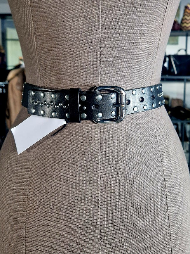 LEDERGÜRTEL MIT NIETEN SCHWARZ