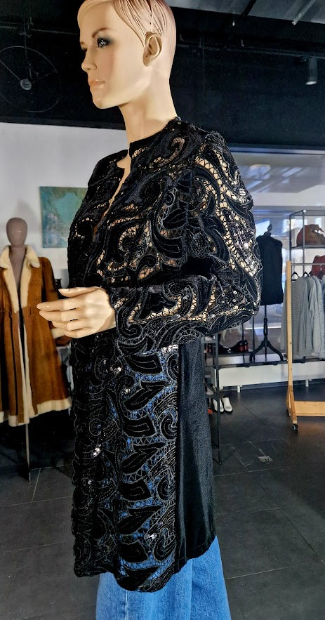 LONG-LAYER MIT SPITZE VON SOPHIE